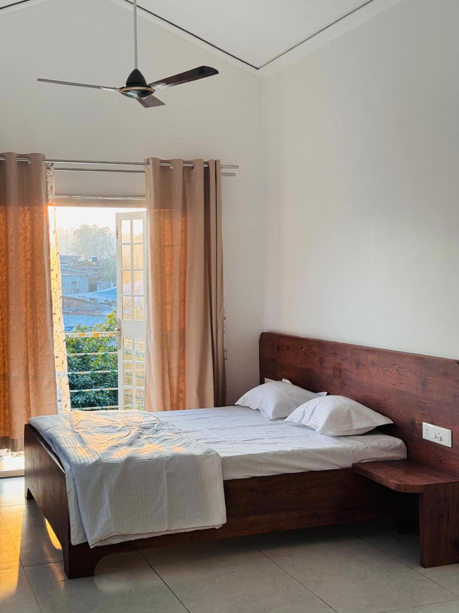 Hotel The Gulmohar, Chikhaldara Exterior foto